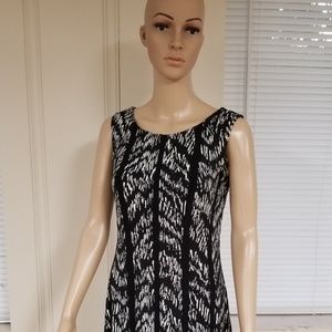 Roz & Ali Sleeveless Black & White Dress - Size 4